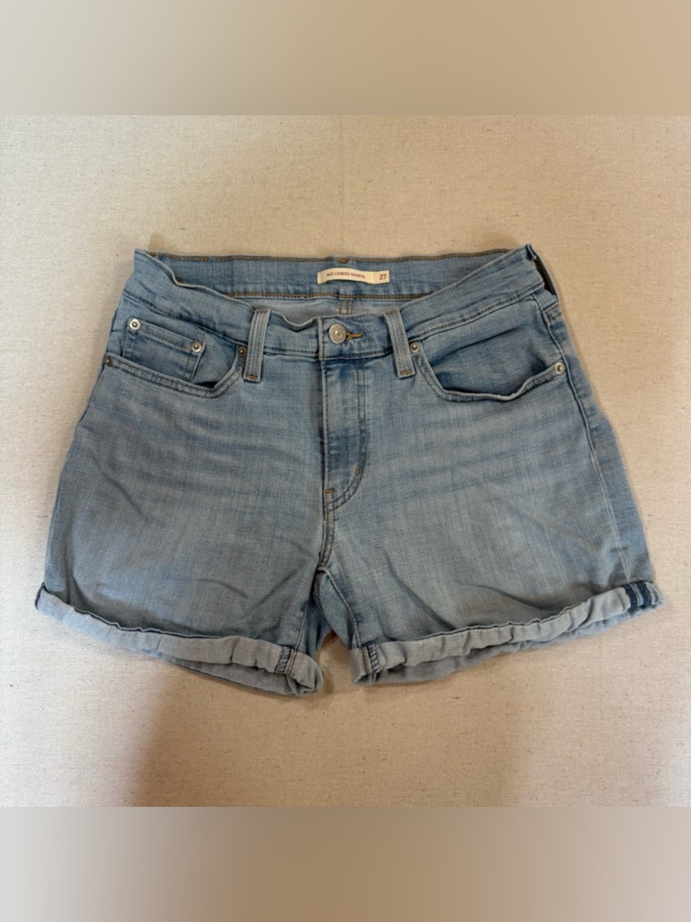 Levi's Light Wash Denim Shorts – Size 27